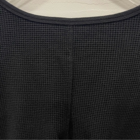 Sage Venture Waffle Long Sleeve Top in Black V-Back Small - Picture 4 of 9